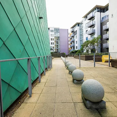 Beautiful And Spacious 2-bed In London