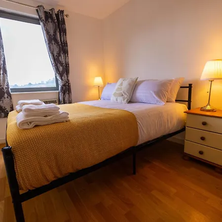 Beautiful And Spacious 2-bed In London