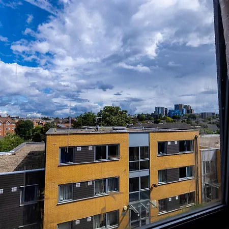 Apartment Beautiful And Spacious 2-bed In *