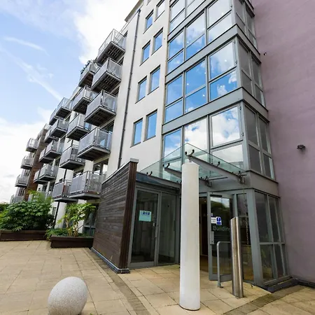 Apartment Beautiful And Spacious 2-bed In *