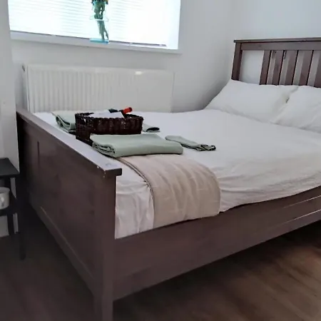 Surrey Quays Residency - Serviced Guest house *