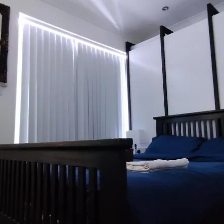 Surrey Quays Residency - Serviced Guest house *