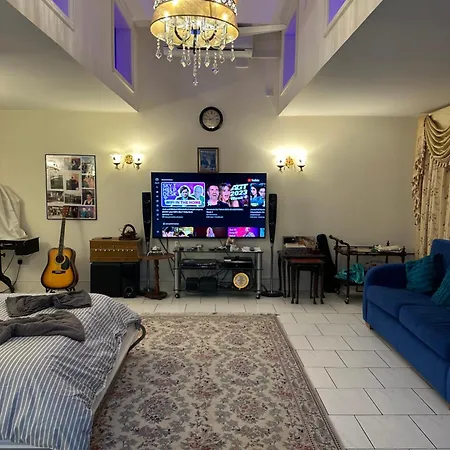 Amazing Gantshill Annexe & Free Parking Apartment *