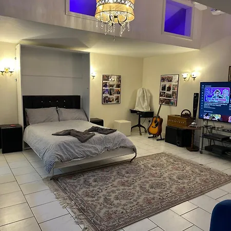 Amazing Gantshill Annexe & Free Parking Apartment *