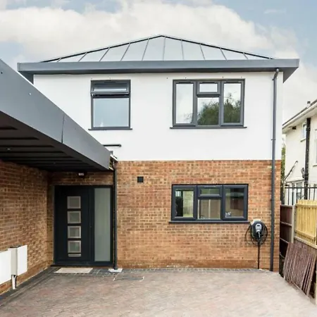 Stylish Sparkling Brand New 3 Bed House Holiday home