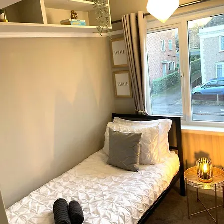 Apartment Cosy 3 Bedroom House With Free Parking Near Kingston Thames