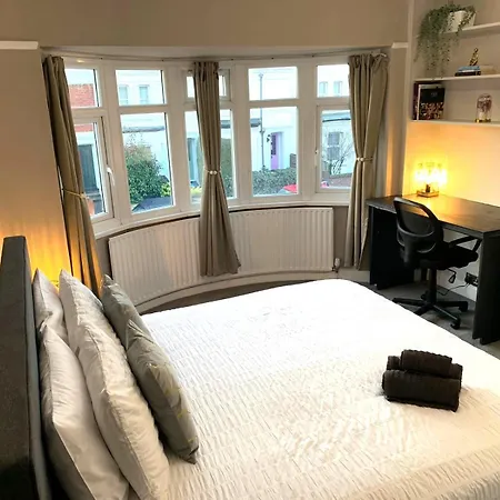 Cosy 3 Bedroom House With Free Parking Near Kingston Thames Apartment New Malden