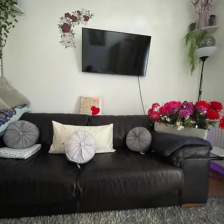 Homestay Ari Luxury Triple London