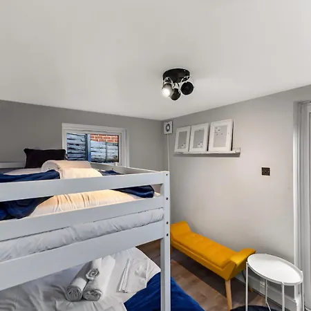 Apartment Amazing 2 Bedroom Flat In