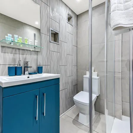Amazing 2 Bedroom Flat In Apartment London