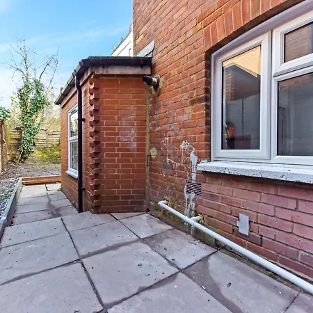 Amazing 2 Bedroom Flat In * London