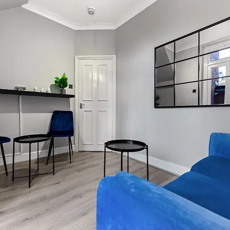 Amazing 2 Bedroom Flat In Apartment London
