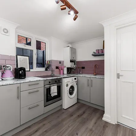 Apartment Amazing 2 Bedroom Flat In London