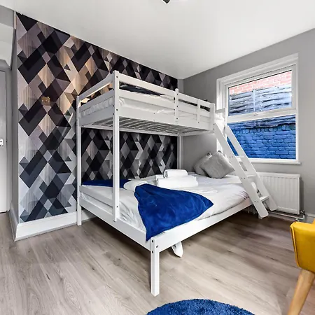 Amazing 2 Bedroom Flat In * London