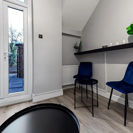 Amazing 2 Bedroom Flat In London