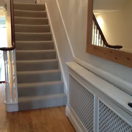 Bed & Breakfast Teddington *