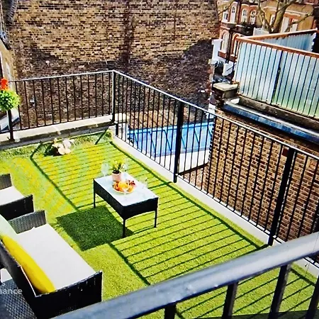 Stylish & Cosy 3bdr In Fulham With Roof Terrace *
