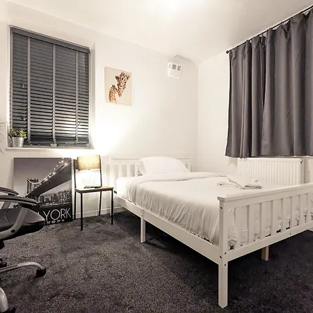 Homestay Bow - *