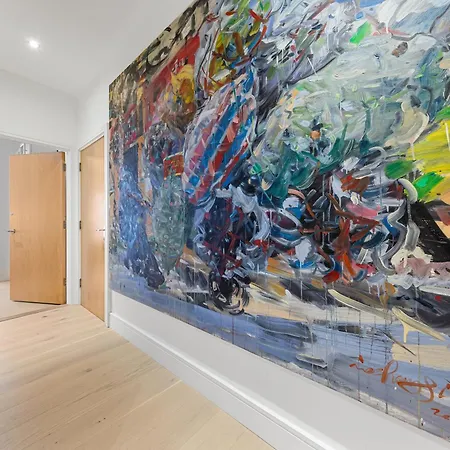 Trendy 2 Bed Flat In Greenwich With Car Parking Apartment London