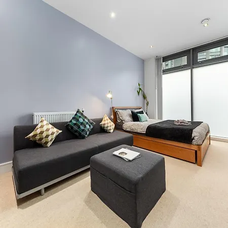 Trendy 2 Bed Flat In Greenwich With Car Parking Apartment