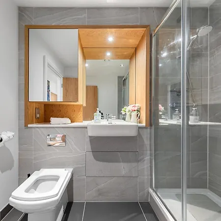 Apartment Trendy 2 Bed Flat In Greenwich With Car Parking *
