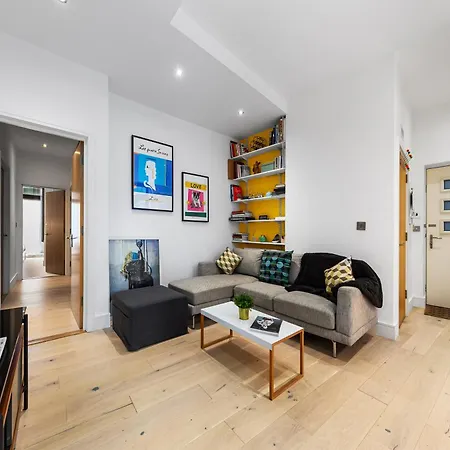 Trendy 2 Bed Flat In Greenwich With Car Parking