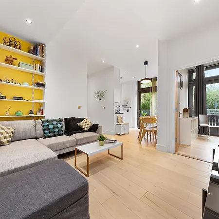 Trendy 2 Bed Flat In Greenwich With Car Parking Apartment