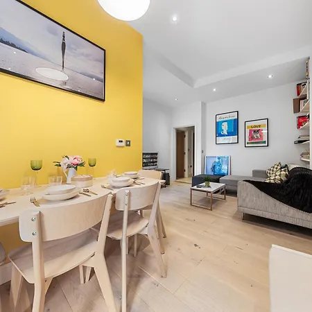 Trendy 2 Bed Flat In Greenwich With Car Parking *