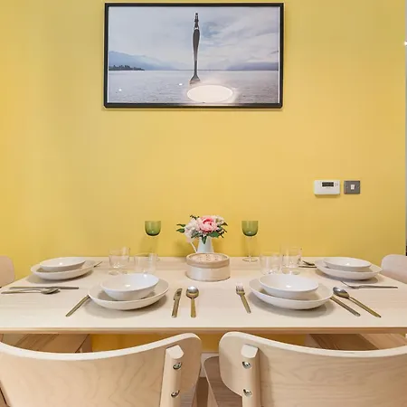 Trendy 2 Bed Flat In Greenwich With Car Parking
