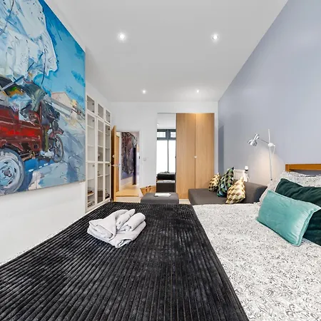 Trendy 2 Bed Flat In Greenwich With Car Parking Apartment London