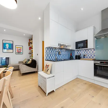 Trendy 2 Bed Flat In Greenwich With Car Parking Apartment