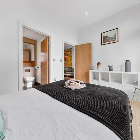 Trendy 2 Bed Flat In Greenwich With Car Parking Apartment *