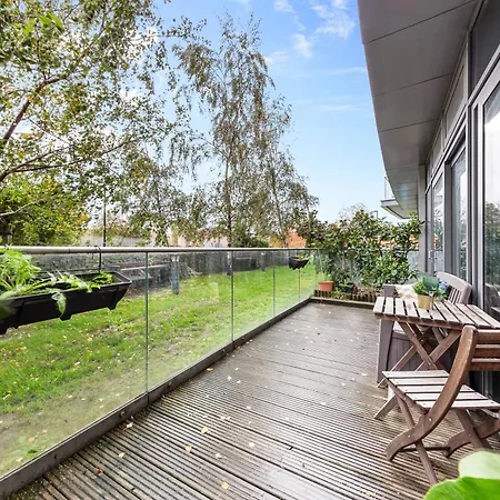 Trendy 2 Bed Flat In Greenwich With Car Parking *