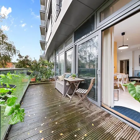Trendy 2 Bed Flat In Greenwich With Car Parking Apartment