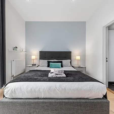 Trendy 2 Bed Flat In Greenwich With Car Parking Apartment