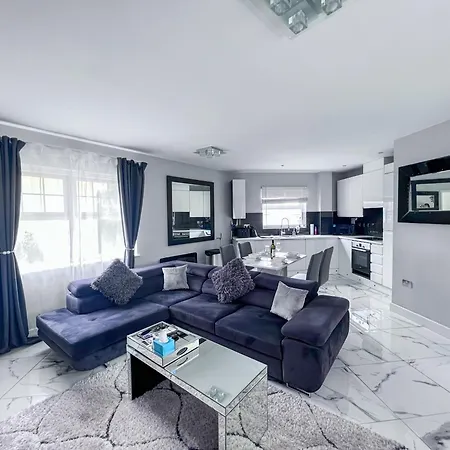 2 Double Bedroom In Edgware, London شقة إدجوير