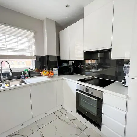 شقة 2 Double Bedroom In Edgware, London إدجوير