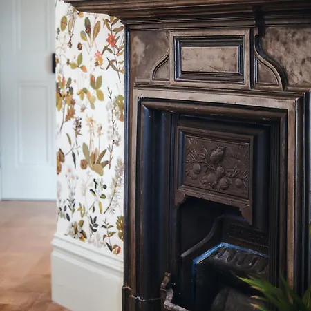 The Black Lion Pub & Boutique 3* London