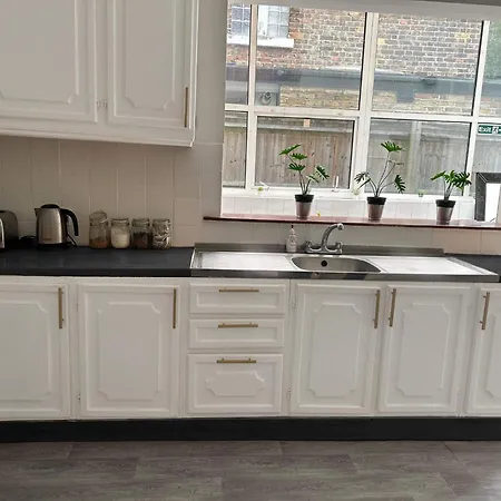 Guest house Balham, South Spacious 5, 6 Available London