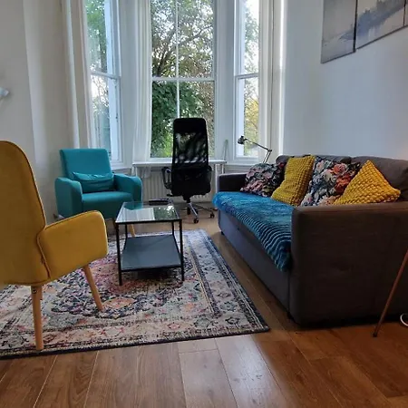 Primrose Hill - Charming, Cosy, 2 Double Bedrooms * ロンドン