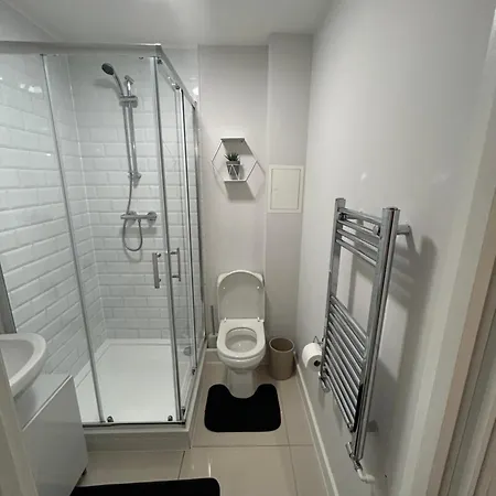 Stylish Meets Luxury! 2 Bed 2 Bath Family * Dagenham