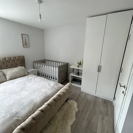 Apartment Stylish Meets Luxury! 2 Bed 2 Bath Family *