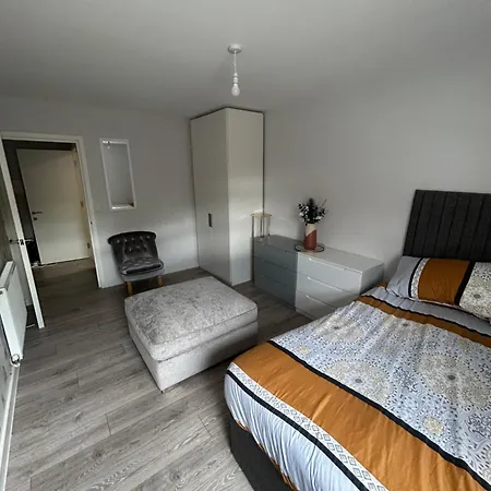 Stylish Meets Luxury! 2 Bed 2 Bath Family * Dagenham