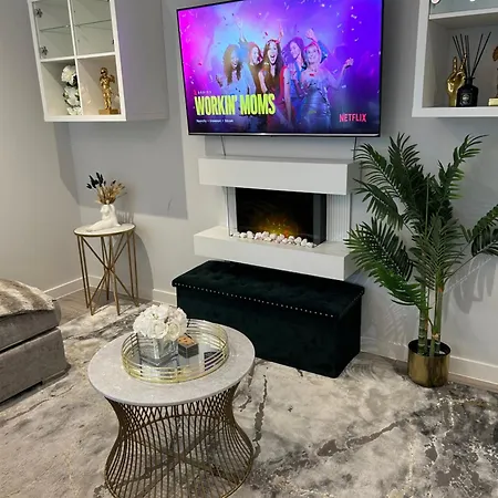 Stylish Meets Luxury! 2 Bed 2 Bath Family Apartment