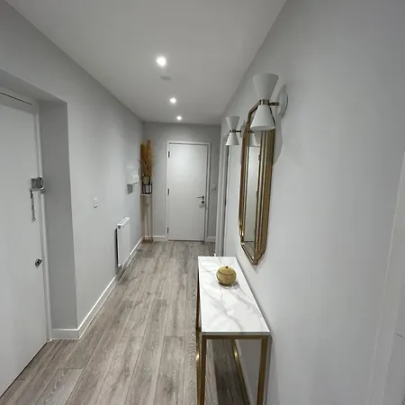 Apartment Stylish Meets Luxury! 2 Bed 2 Bath Family *