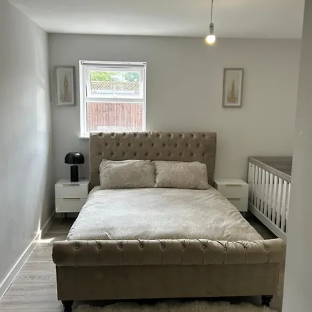Apartment Stylish Meets Luxury! 2 Bed 2 Bath Family Dagenham