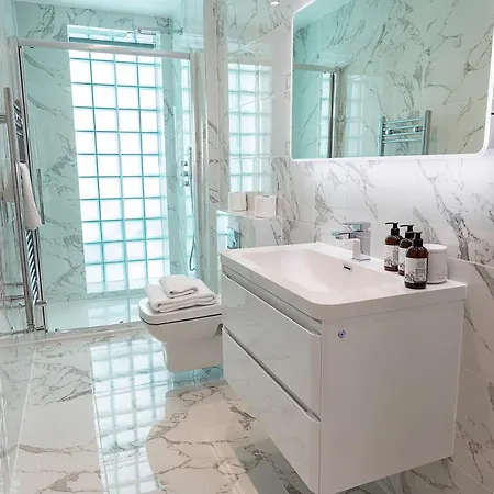 Astonishing Flats Near Mayfair & Piccadilly Circus * لندن