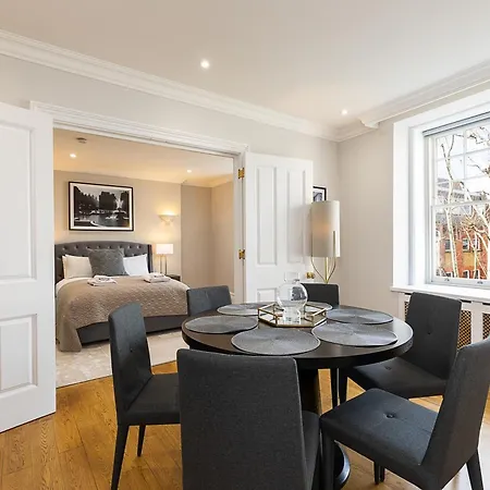 Astonishing Flats Near Mayfair & Piccadilly Circus شقة لندن