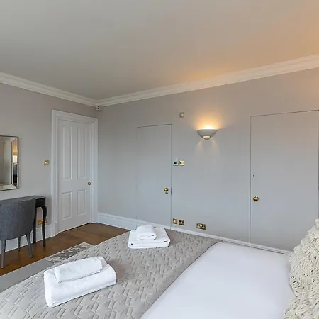 Astonishing Flats Near Mayfair & Piccadilly Circus * لندن