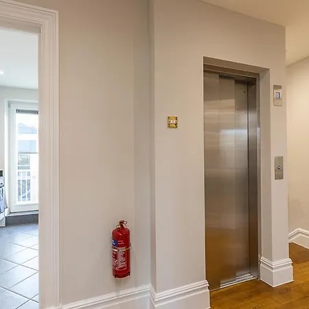 Astonishing Flats Near Mayfair & Piccadilly Circus *